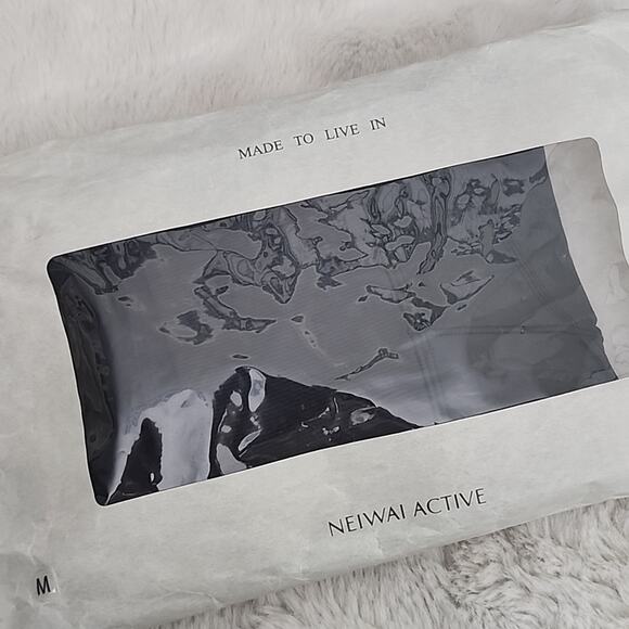 Neiwai Active Black Ski Leggings Base Layer Performance Pants Medium 4 NWT - Picture 16 of 16